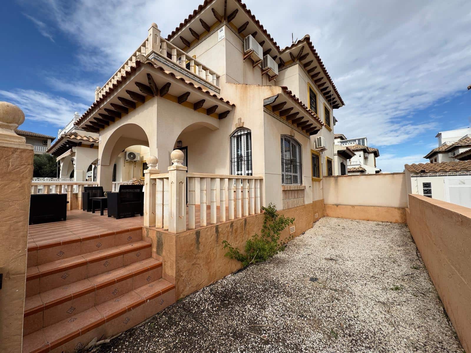 2 sovrum Radhus till salu i Orihuela Costa med pool - 229 900 € (Ref: 9833940)