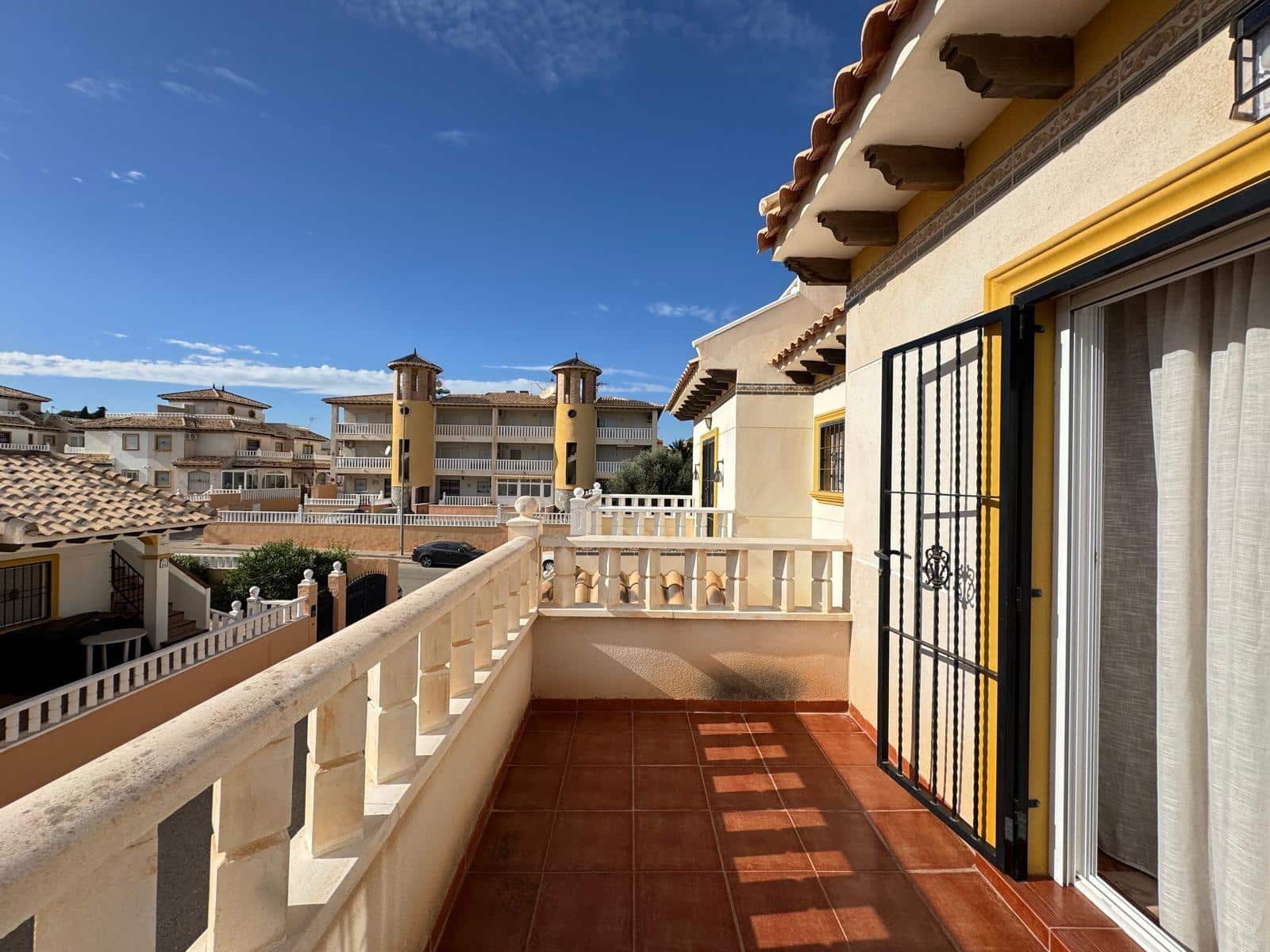 2 sovrum Radhus till salu i Orihuela Costa med pool - 229 900 € (Ref: 9833940)