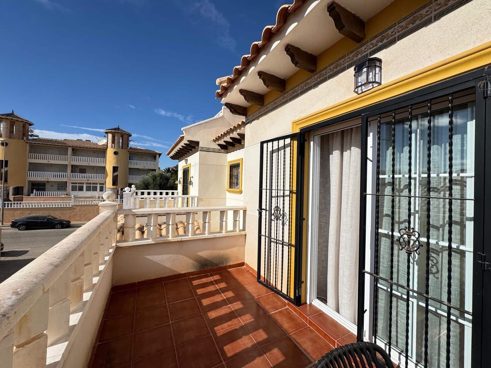 2 sovrum Radhus till salu i Orihuela Costa med pool - 229 900 € (Ref: 9833940)