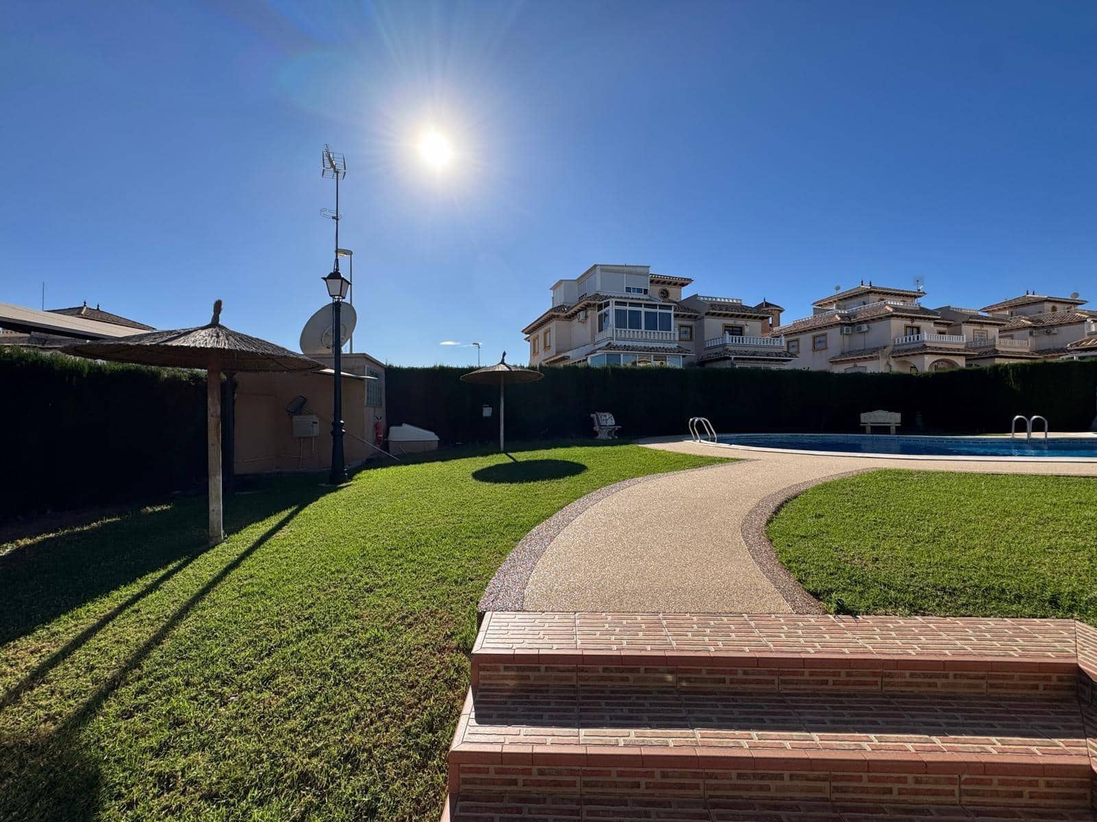 2 sovrum Radhus till salu i Orihuela Costa med pool - 229 900 € (Ref: 9833940)