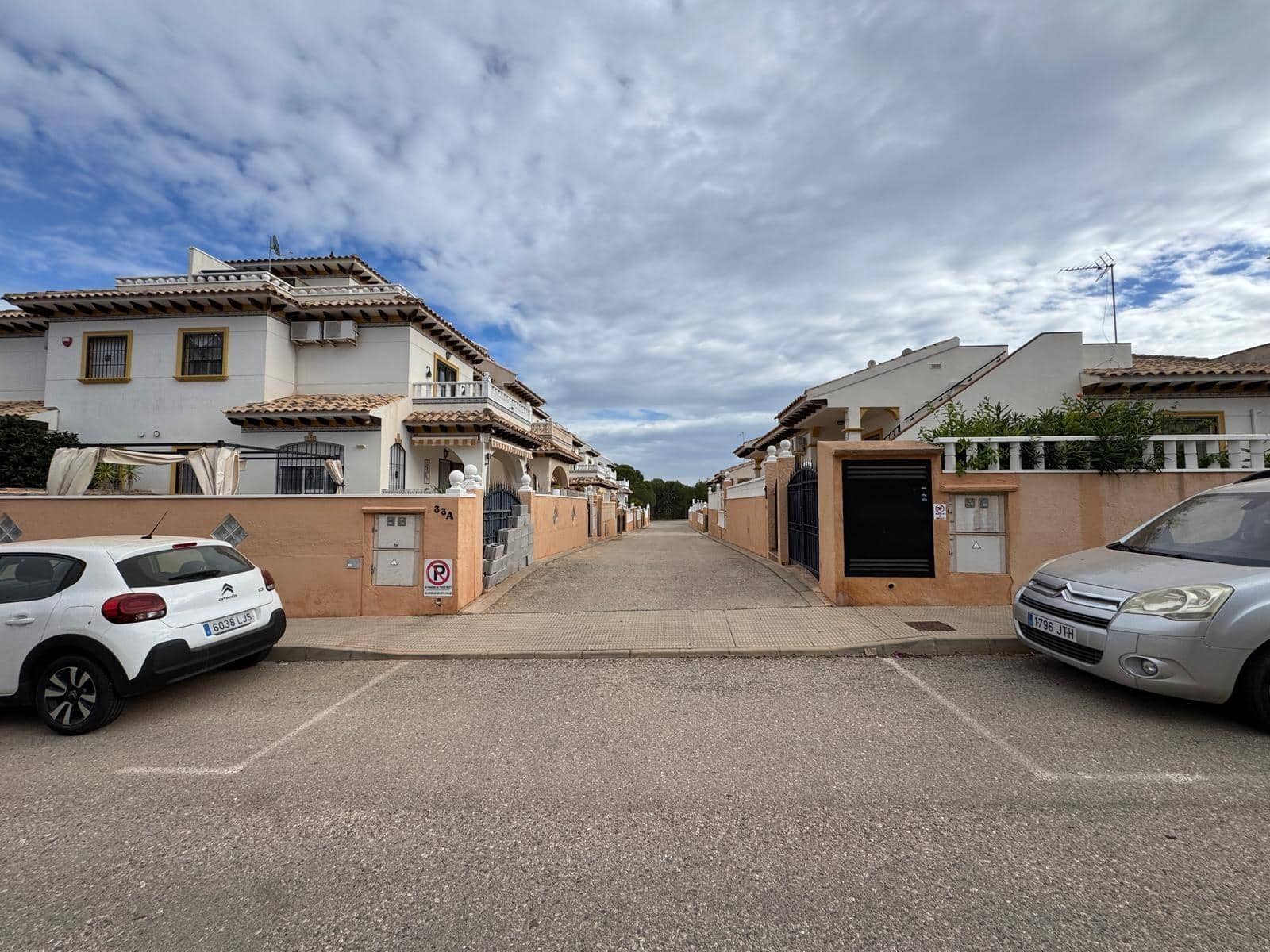 2 sovrum Radhus till salu i Orihuela Costa med pool - 229 900 € (Ref: 9833940)
