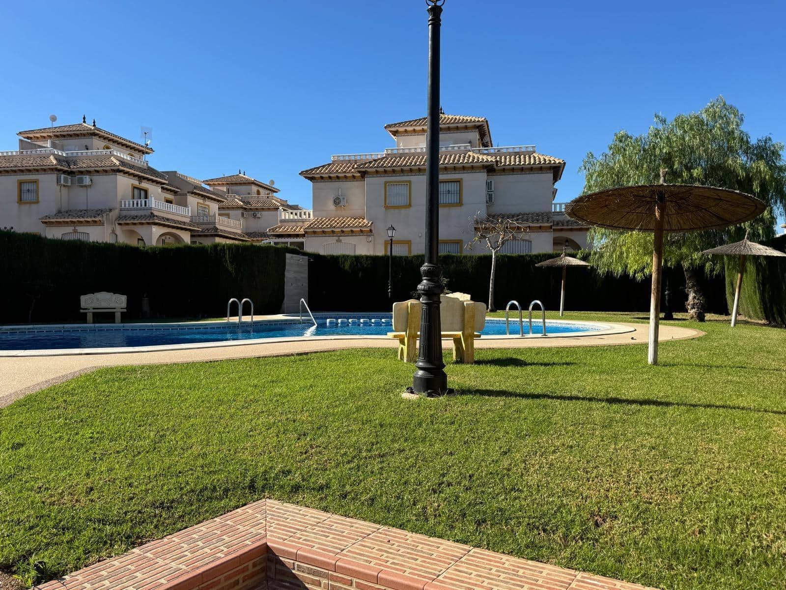 2 sovrum Radhus till salu i Orihuela Costa med pool - 229 900 € (Ref: 9833940)
