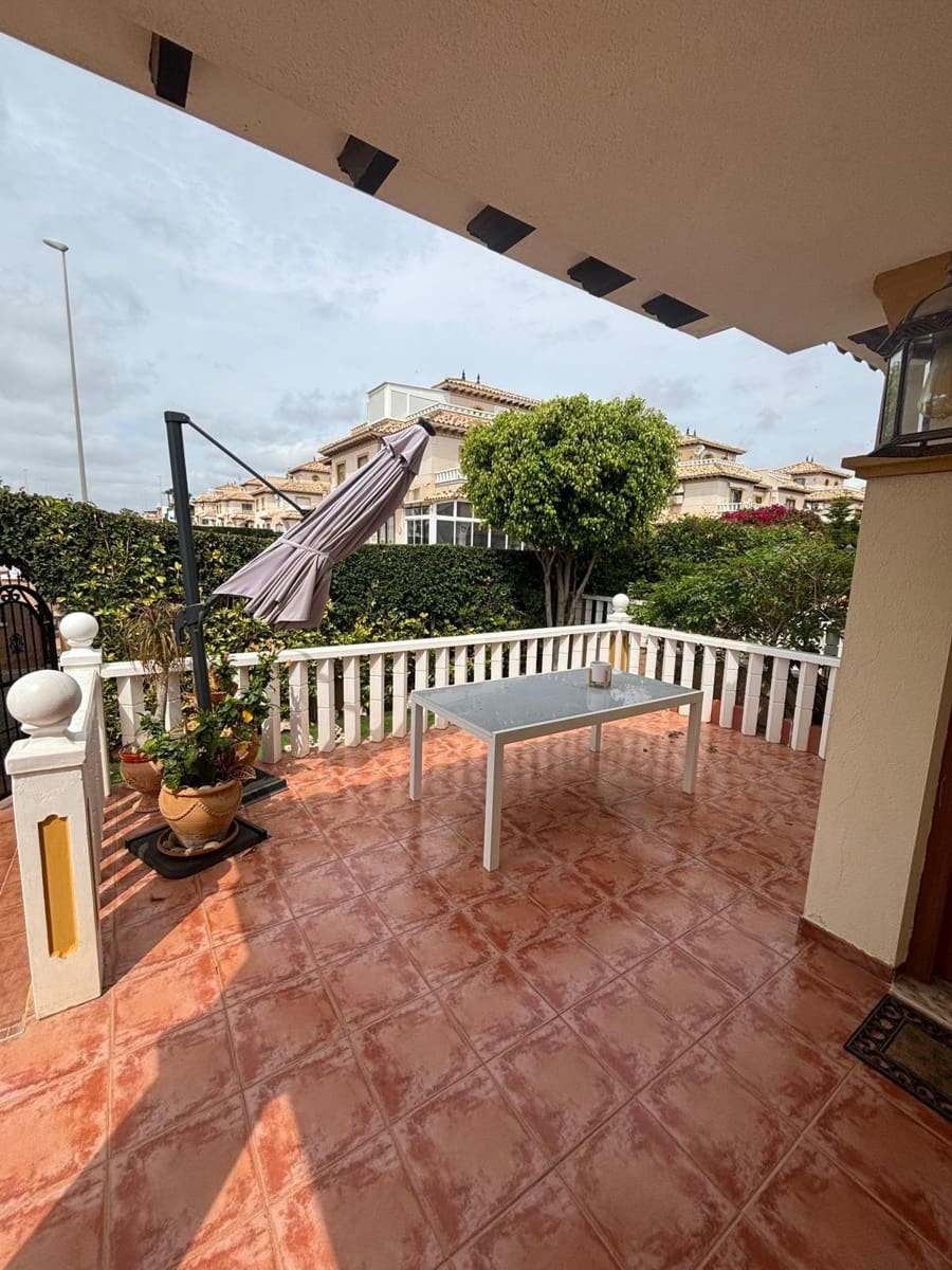 2 chambre Villa/Maison Mitoyenne à vendre à Orihuela Costa avec piscine - 268 000 € (Ref: 9836584)