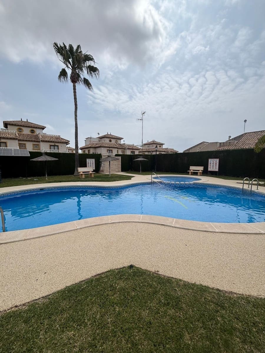 2 chambre Villa/Maison Mitoyenne à vendre à Orihuela Costa avec piscine - 268 000 € (Ref: 9836584)