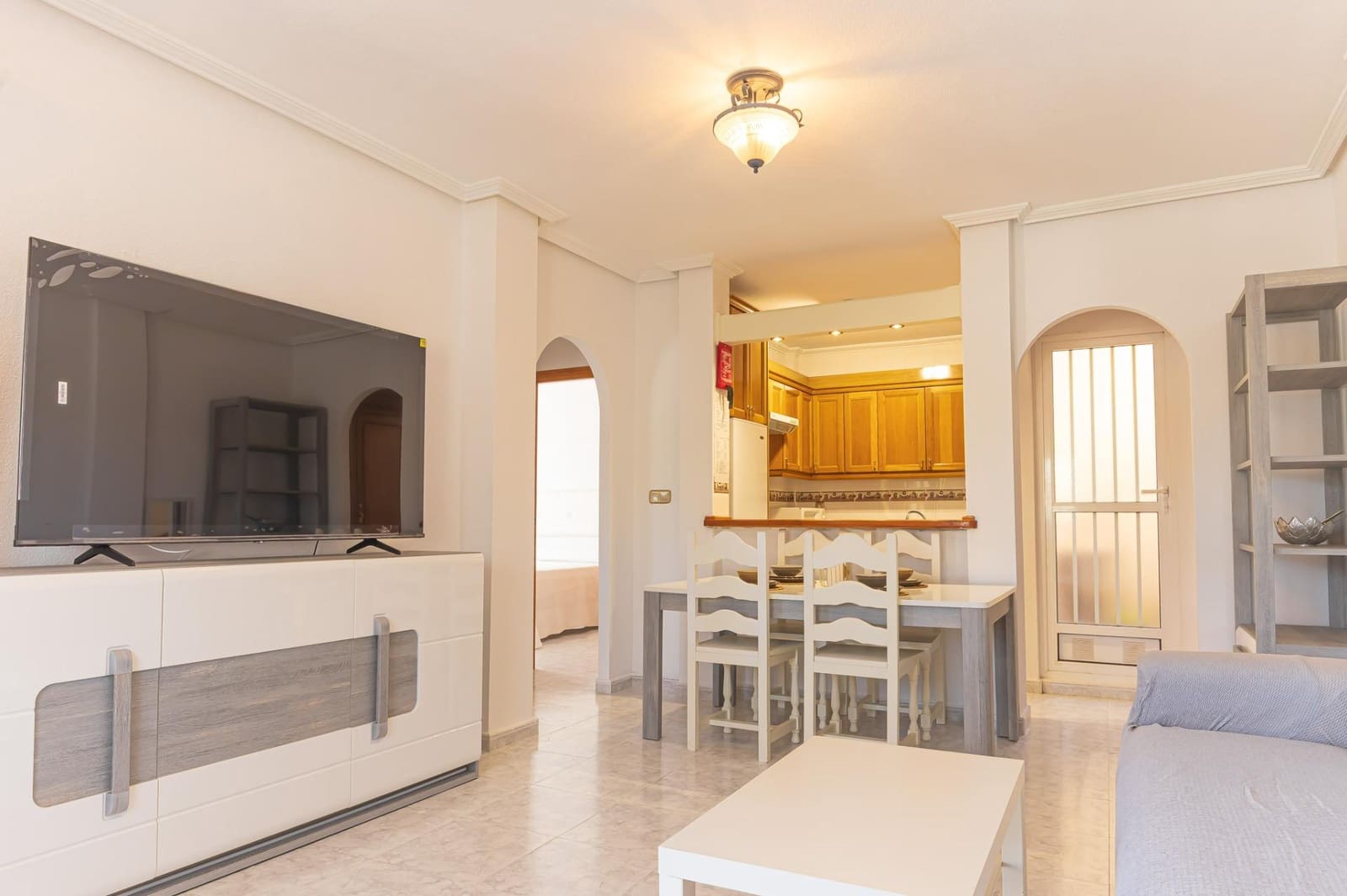 2 slaapkamer Rijtjeshuis te huur in Filipinas met zwembad - € 1.300 (Ref: 9857677)