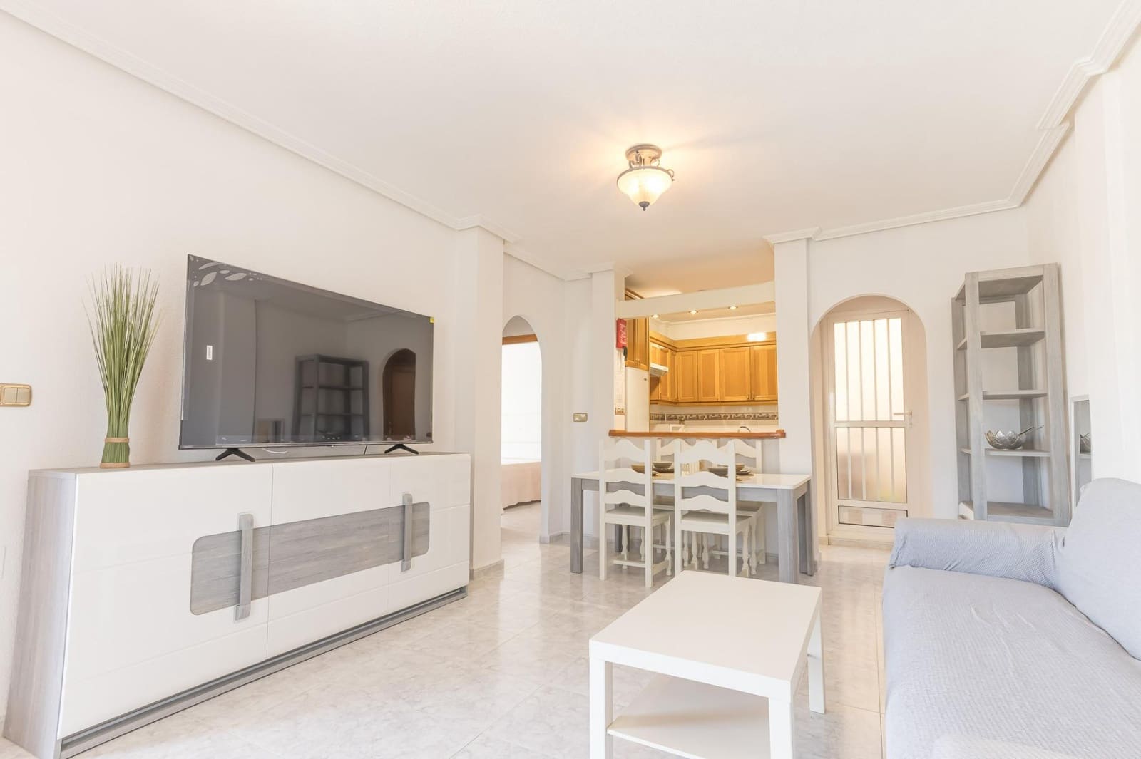 2 slaapkamer Rijtjeshuis te huur in Filipinas met zwembad - € 1.300 (Ref: 9857677)