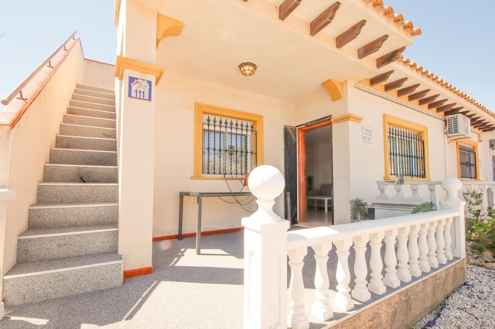 2 slaapkamer Rijtjeshuis te huur in Filipinas met zwembad - € 1.300 (Ref: 9857677)