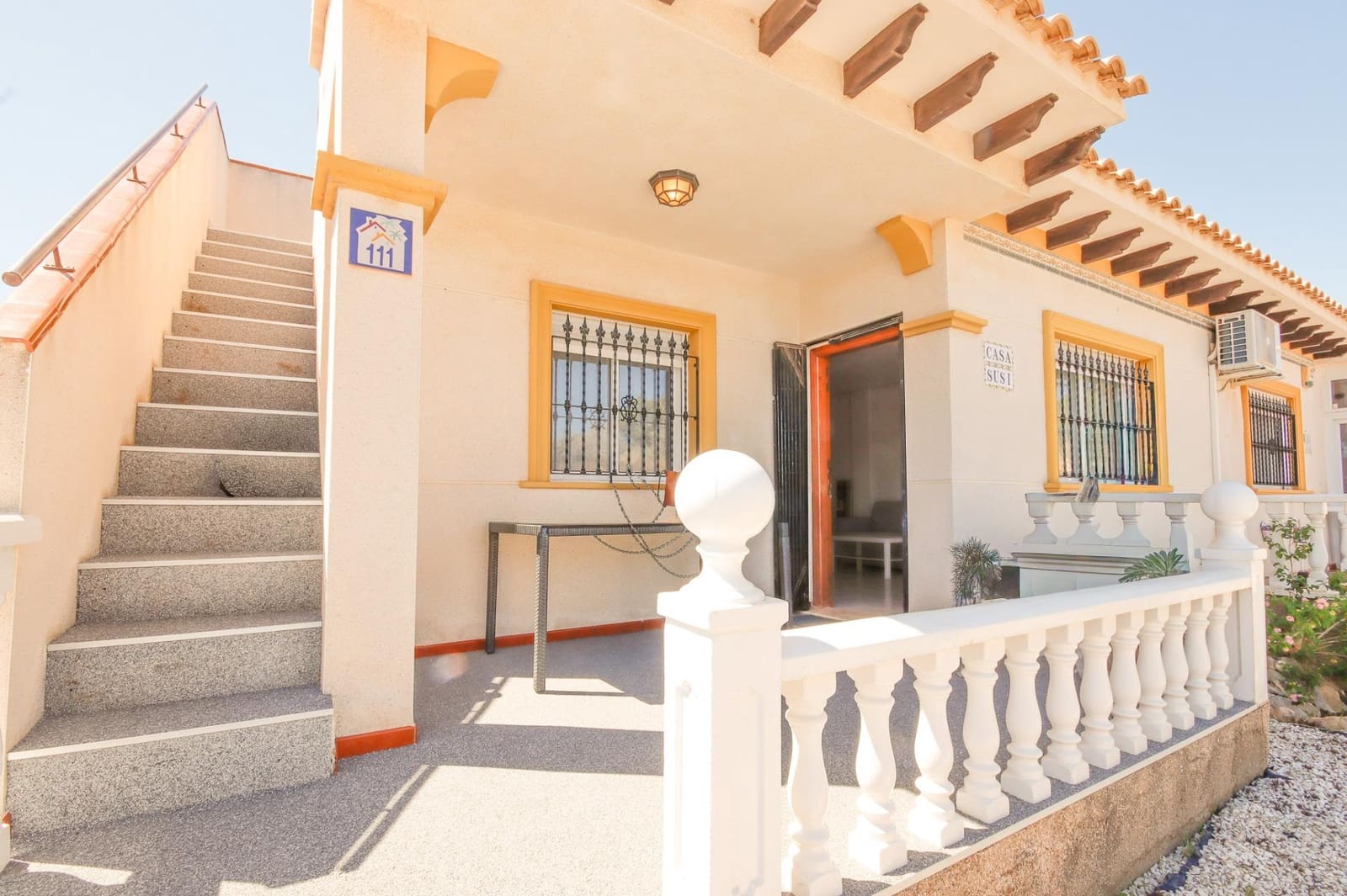 2 slaapkamer Rijtjeshuis te huur in Filipinas met zwembad - € 1.300 (Ref: 9857677)