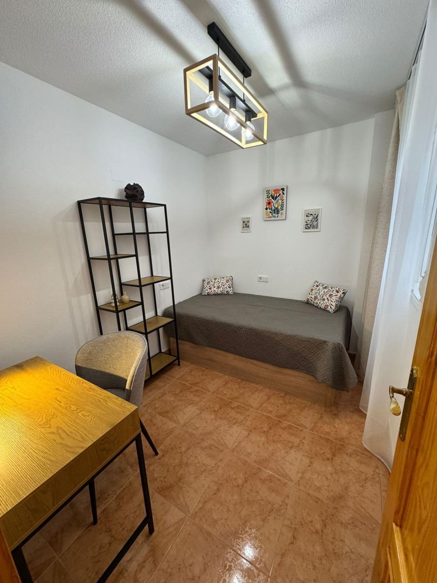 2 slaapkamer Appartement te koop in Torrevieja met zwembad garage - € 139.900 (Ref: 9858139)