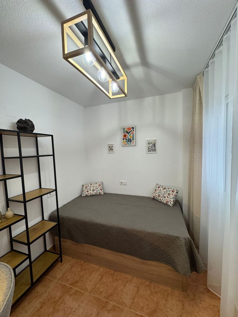 2 slaapkamer Appartement te koop in Torrevieja met zwembad garage - € 139.900 (Ref: 9858139)