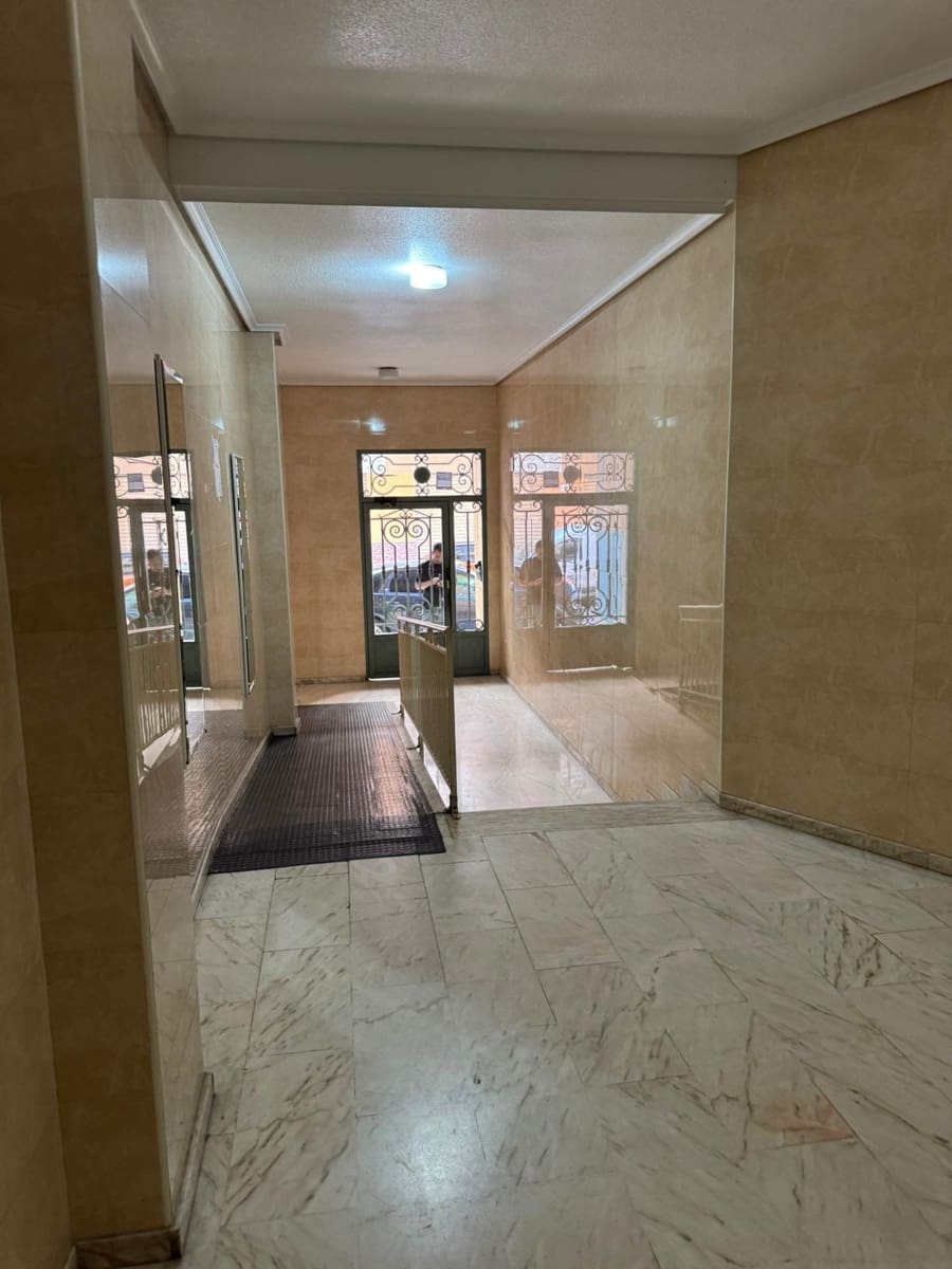 2 slaapkamer Appartement te koop in Torrevieja met zwembad garage - € 139.900 (Ref: 9858139)