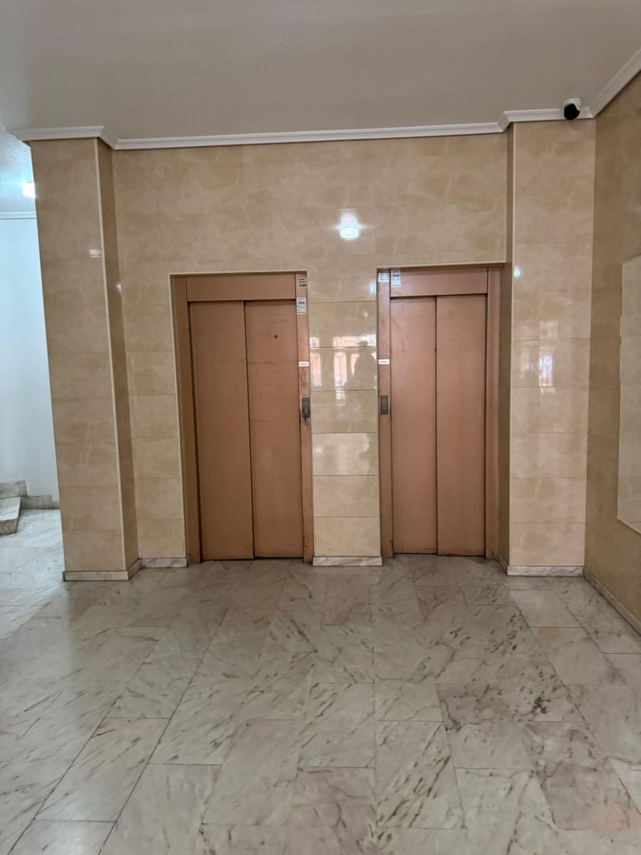 2 slaapkamer Appartement te koop in Torrevieja met zwembad garage - € 139.900 (Ref: 9858139)