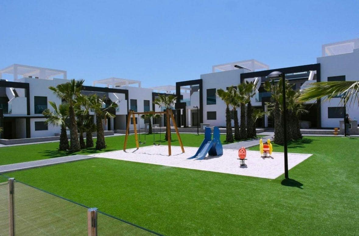 2 sovrum Lägenhet för semesterbostäder i Torrevieja med pool - 1 260 € (Ref: 9868831)