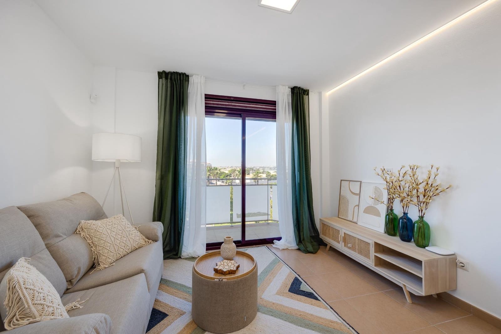 Apartamento de 2 habitaciones en Torrevieja en venta - 179.700 € (Ref: 9885048)