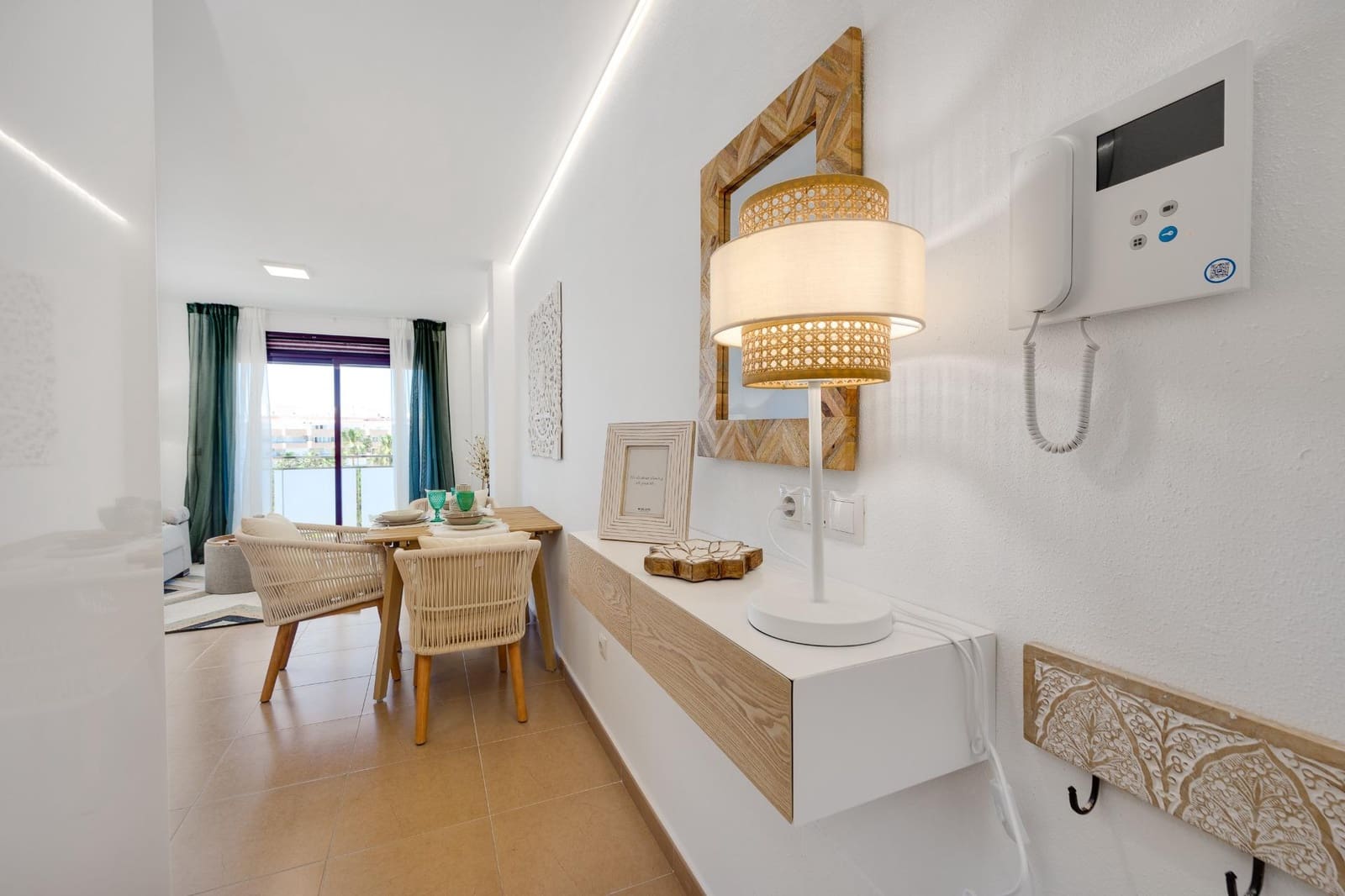 Apartamento de 2 habitaciones en Torrevieja en venta - 179.700 € (Ref: 9885048)