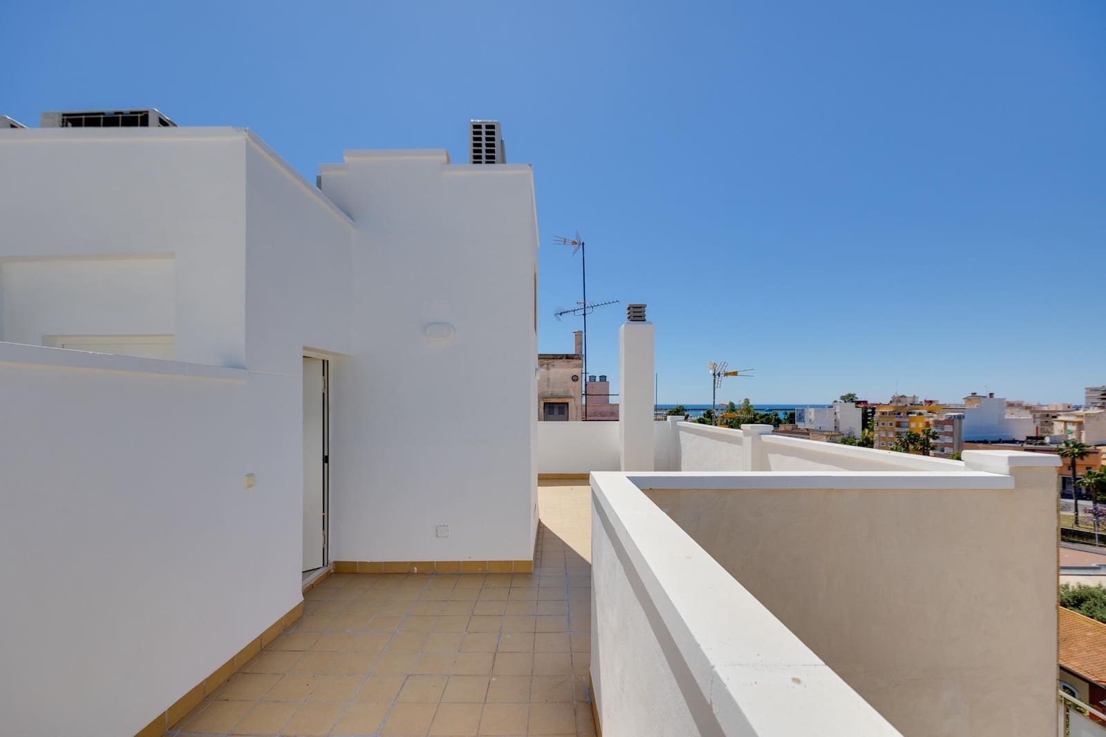 Apartamento de 2 habitaciones en Torrevieja en venta - 179.700 € (Ref: 9885048)