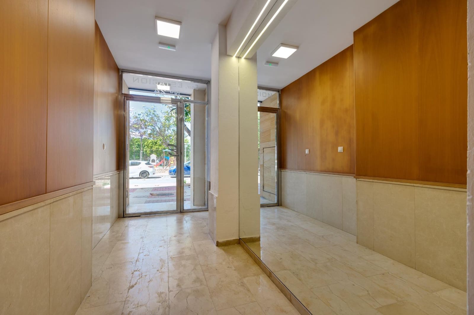 Apartamento de 2 habitaciones en Torrevieja en venta - 179.700 € (Ref: 9885048)
