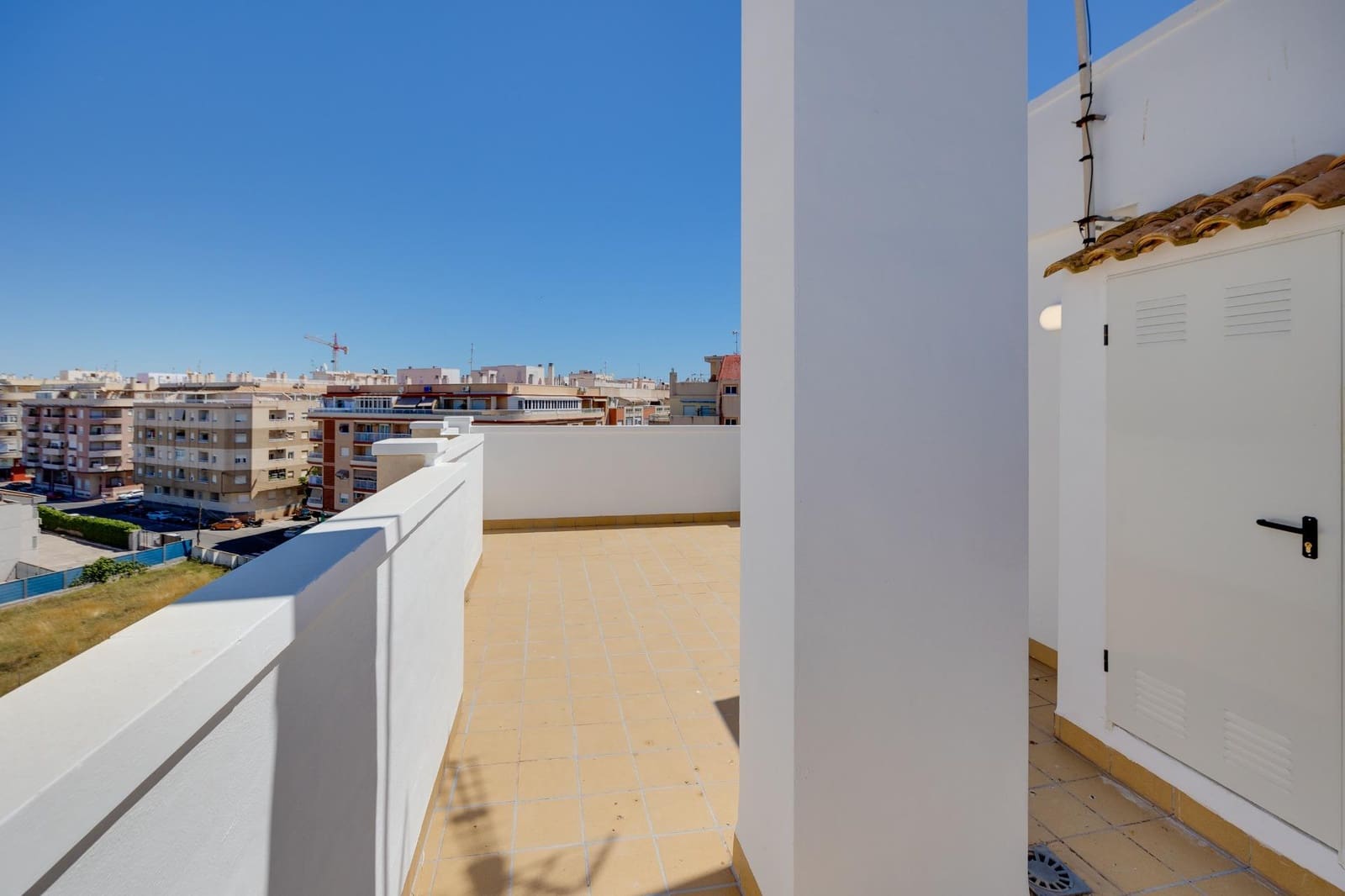 Apartamento de 2 habitaciones en Torrevieja en venta - 179.700 € (Ref: 9885048)