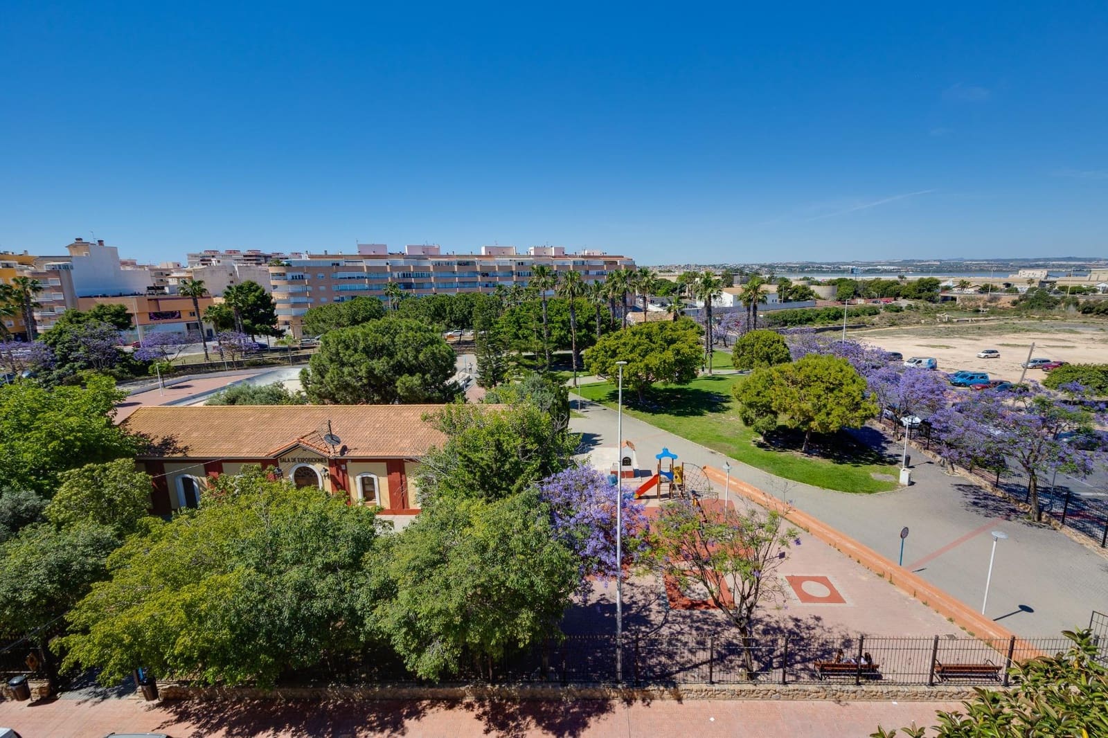 Apartamento de 2 habitaciones en Torrevieja en venta - 179.700 € (Ref: 9885048)