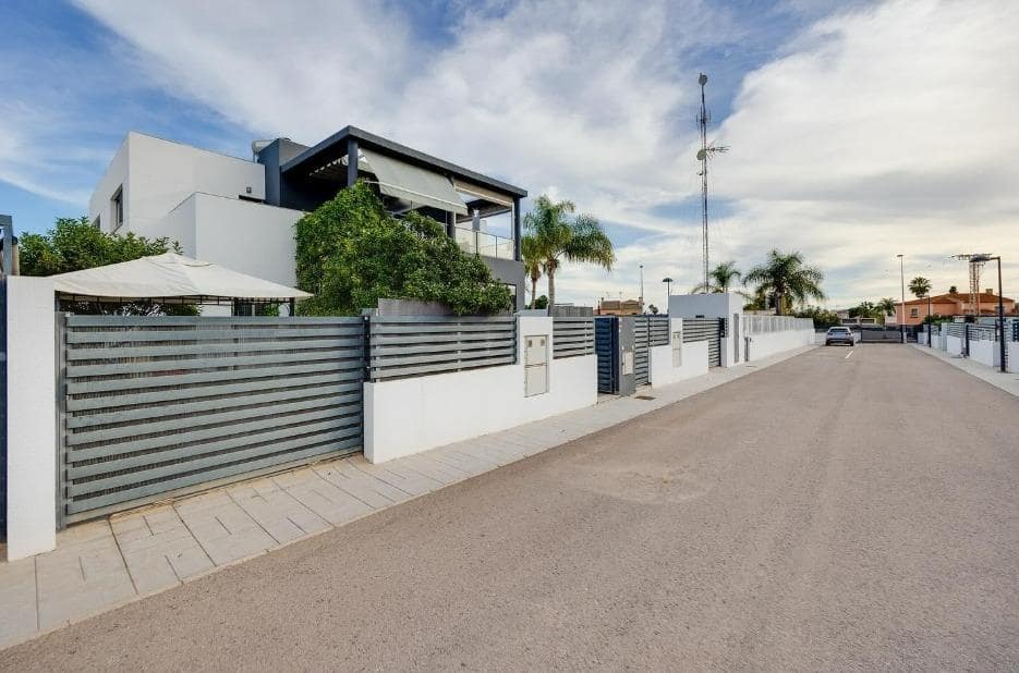3 sypialnia Dom szeregowy na sprzedaż w Torrevieja z basenem - 349 990 € (Ref: 9888170)