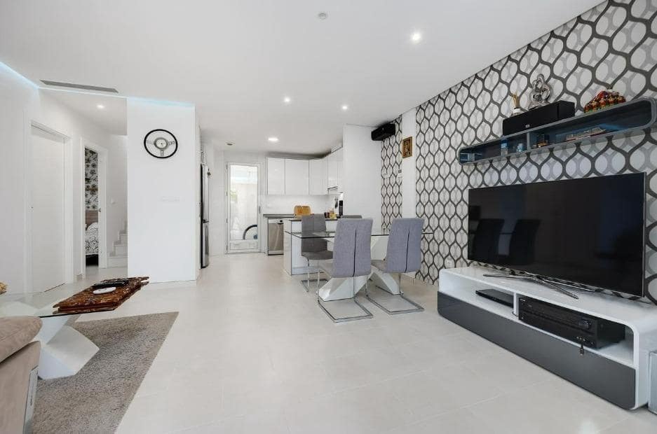3 sypialnia Dom szeregowy na sprzedaż w Torrevieja z basenem - 349 990 € (Ref: 9888170)