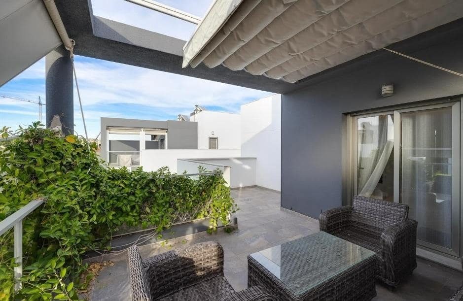 3 sypialnia Dom szeregowy na sprzedaż w Torrevieja z basenem - 349 990 € (Ref: 9888170)