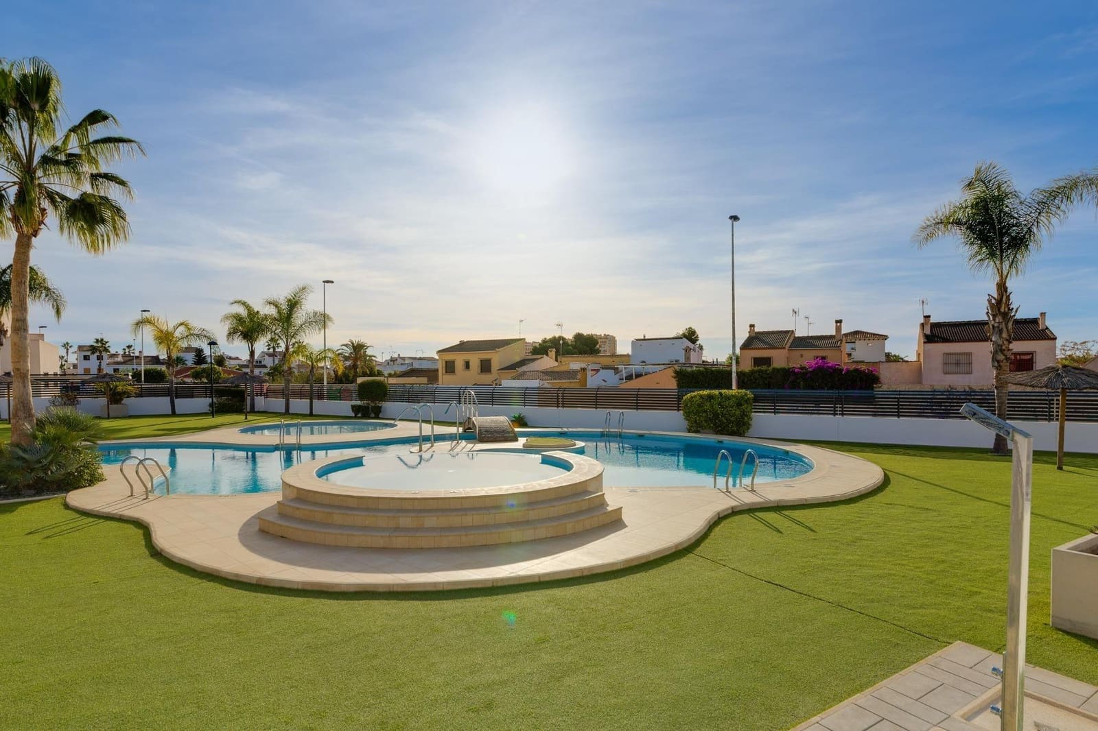 3 sypialnia Dom szeregowy na sprzedaż w Torrevieja z basenem - 349 990 € (Ref: 9888170)