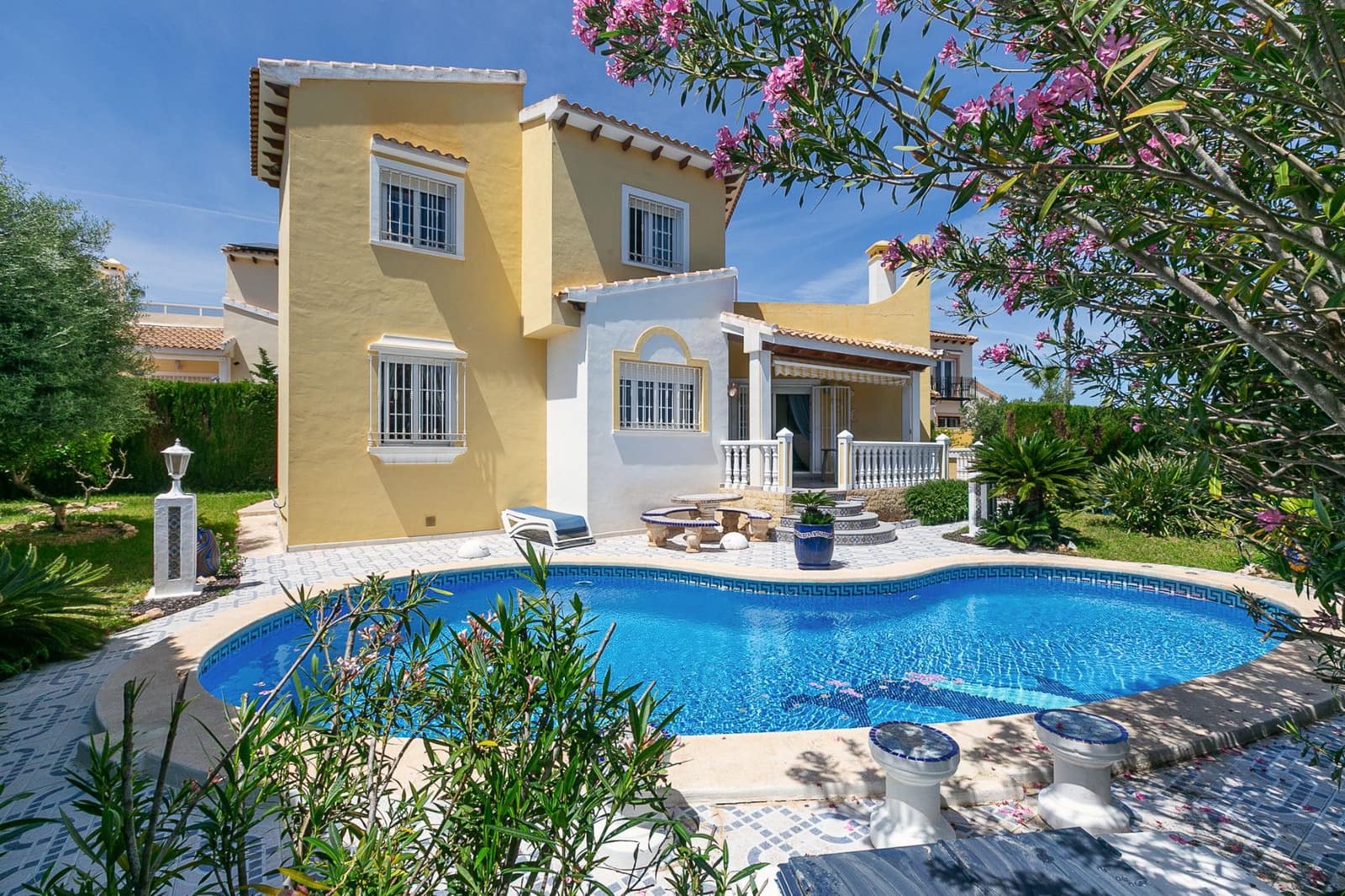 3 bedroom Villa for sale in Orihuela Costa with pool - € 530,000 (Ref: 9894089)
