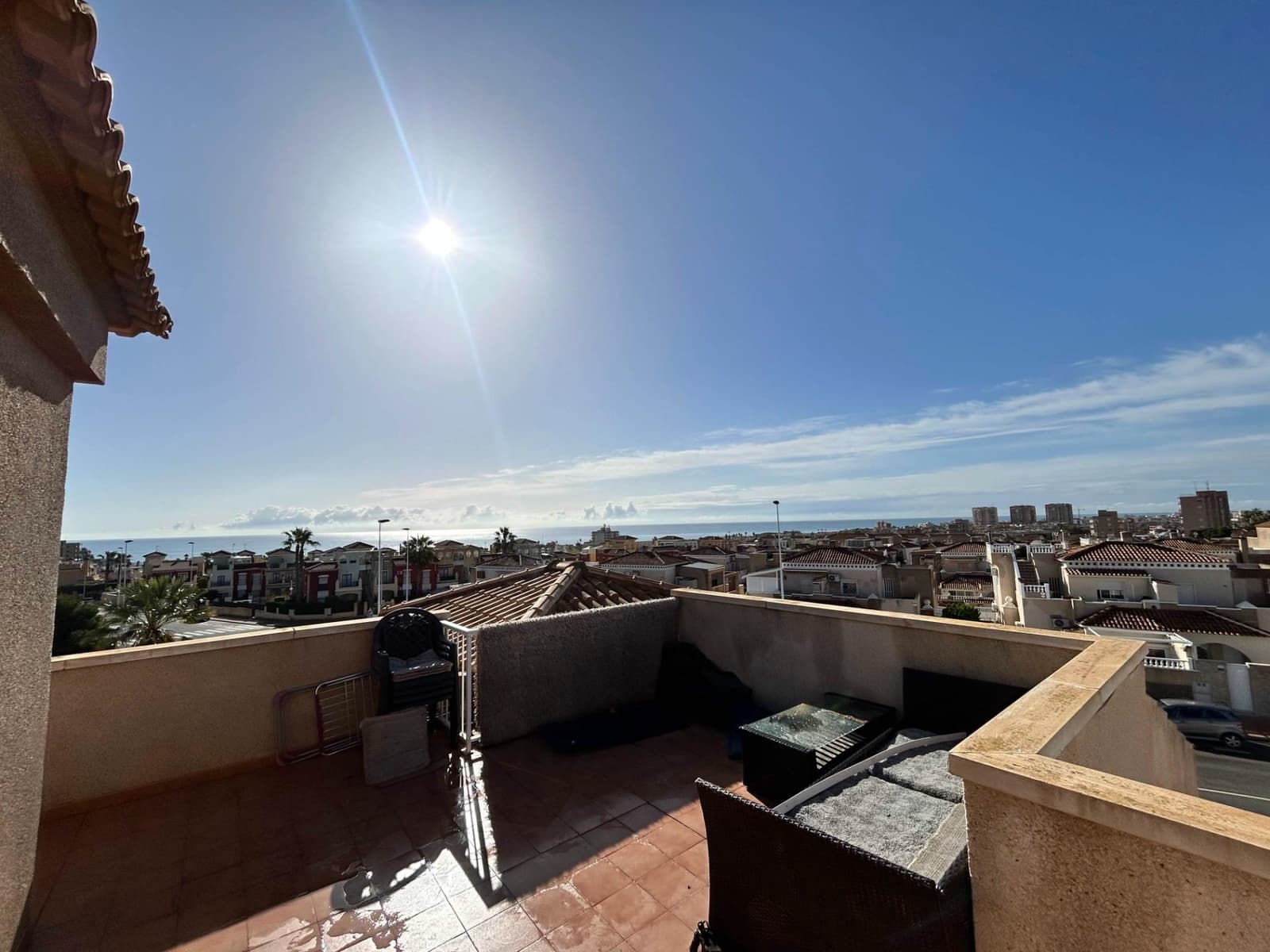 Bungalow de 2 habitaciones en Torrevieja en venta con piscina - 179.900 € (Ref: 9916059)