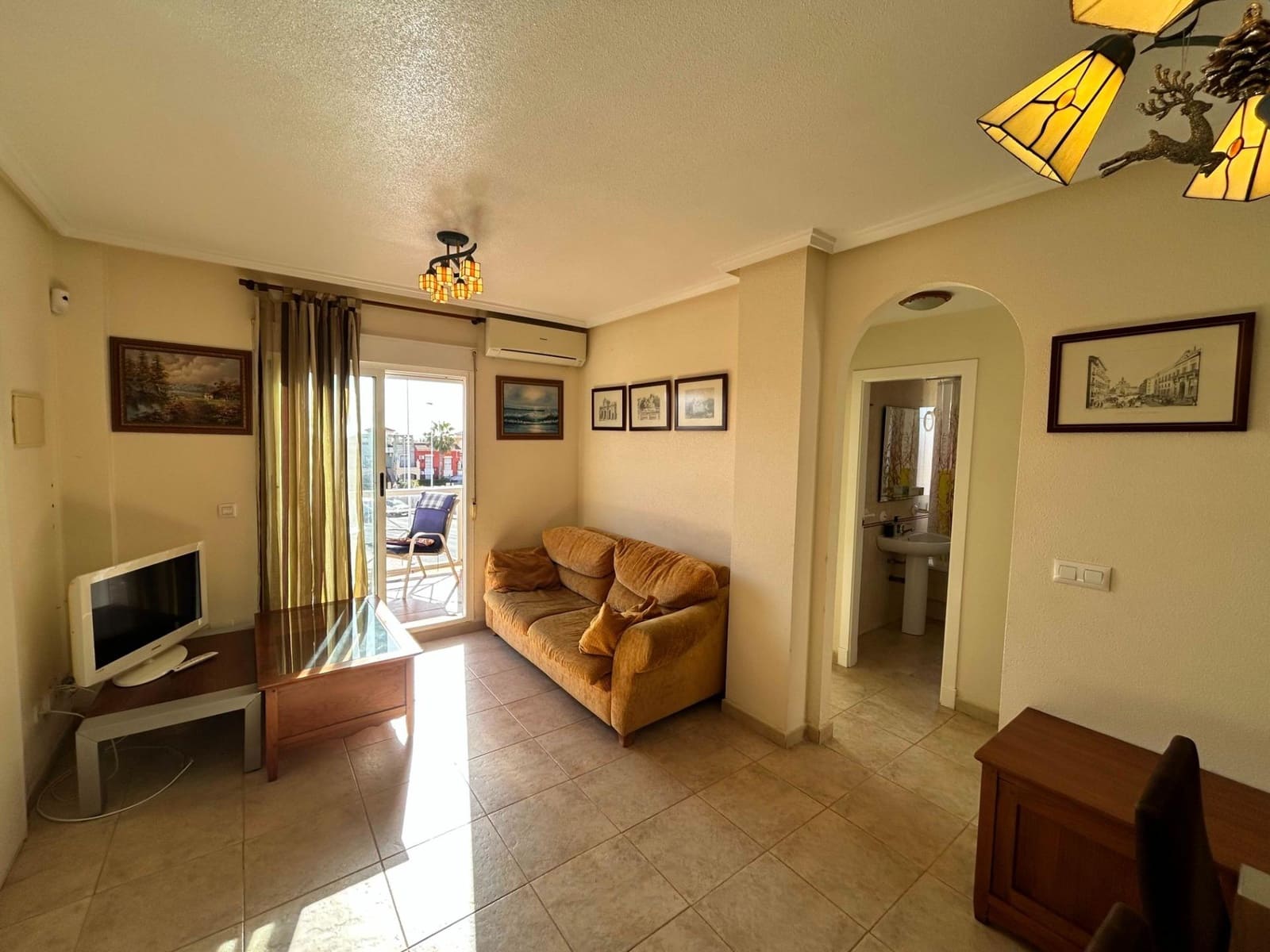 Bungalow de 2 habitaciones en Torrevieja en venta con piscina - 179.900 € (Ref: 9916059)