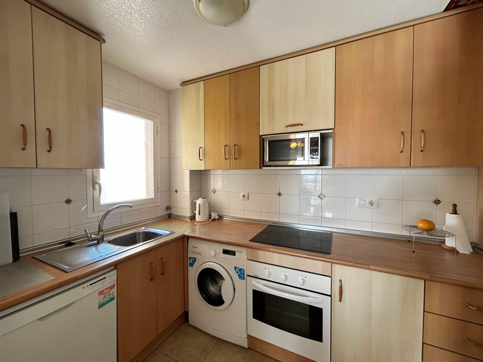 Bungalow de 2 habitaciones en Torrevieja en venta con piscina - 179.900 € (Ref: 9916059)