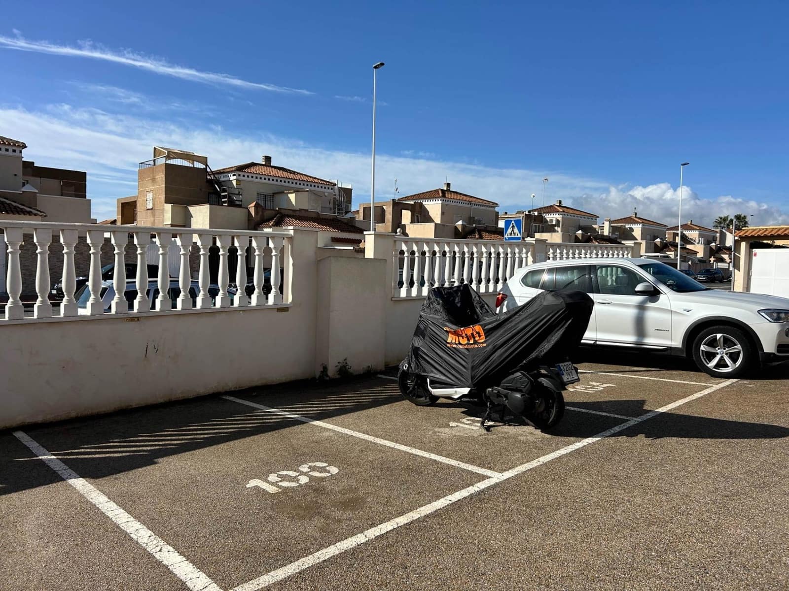 Bungalow de 2 habitaciones en Torrevieja en venta con piscina - 179.900 € (Ref: 9916059)
