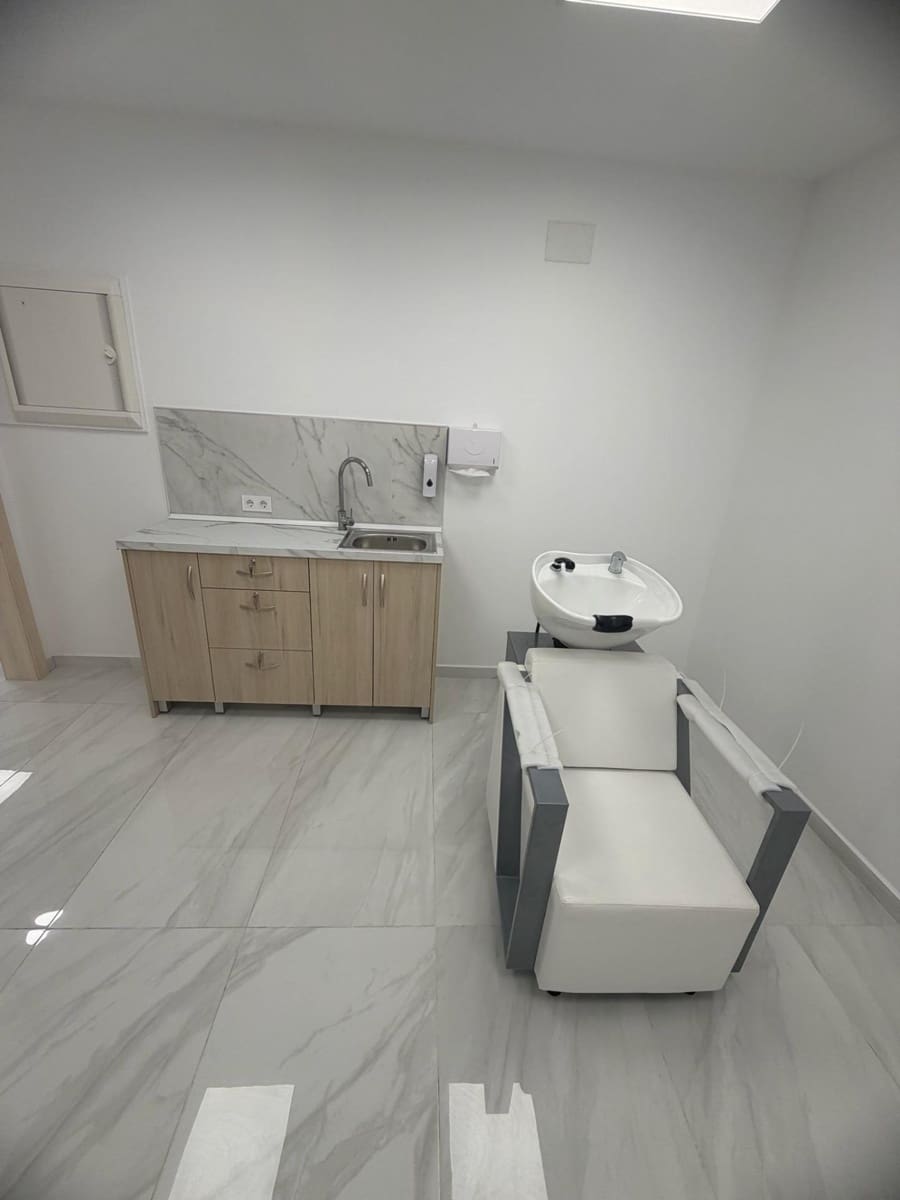 Commercial for sale in Torrevieja - € 280,000 (Ref: 9916060)