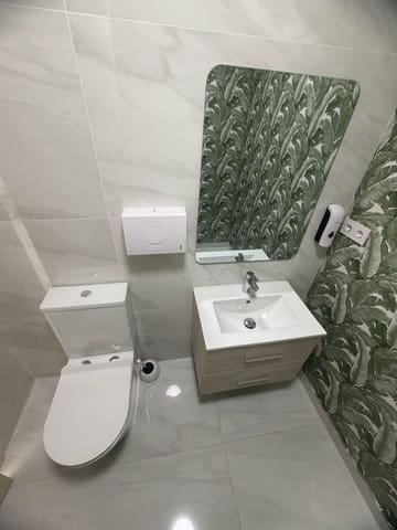 Commercial for sale in Centro, Torrevieja - € 280,000 (Ref: 9916060)