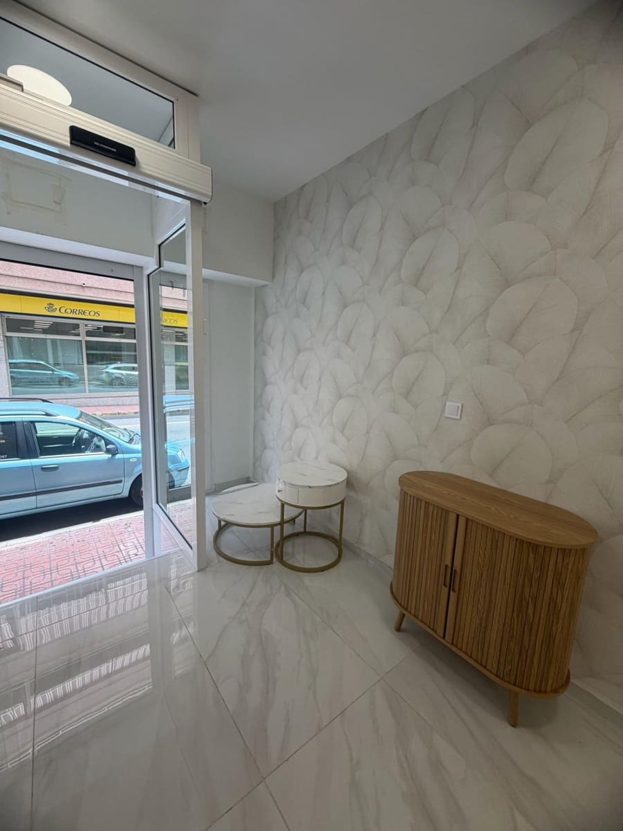 Commercial for sale in Torrevieja - € 280,000 (Ref: 9916060)