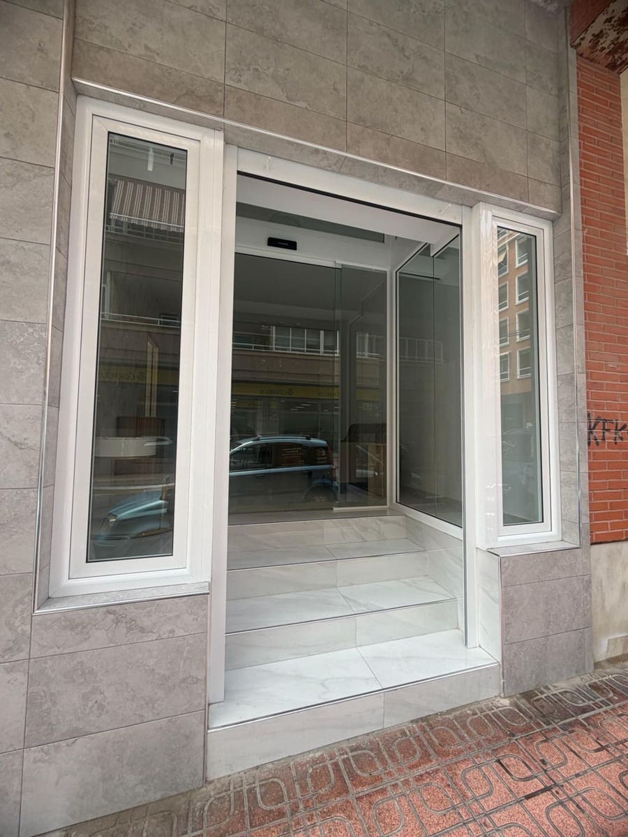 Commercial for sale in Torrevieja - € 280,000 (Ref: 9916060)