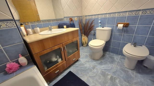 Apartamento de 2 habitaciones en Playa del Acequión, Torrevieja en venta con piscina - 149.500 € (Ref: 9924757)
