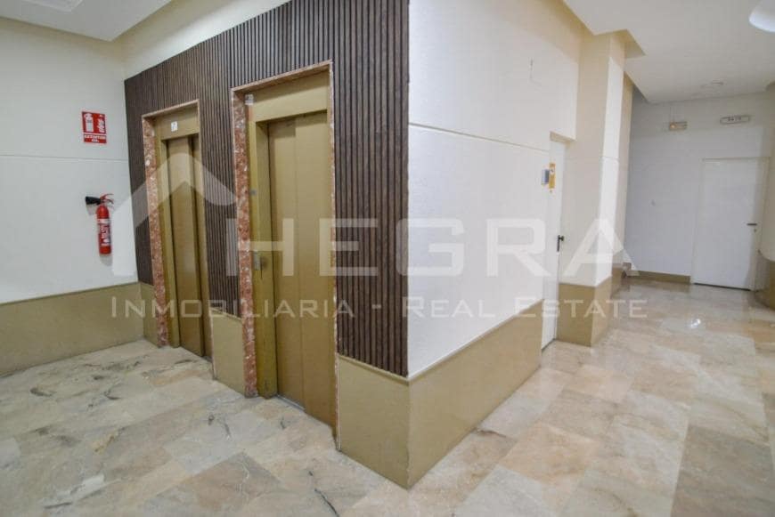 1 bedroom Apartment for rent in Torrevieja with pool garage - € 750 (Ref: 9930874)