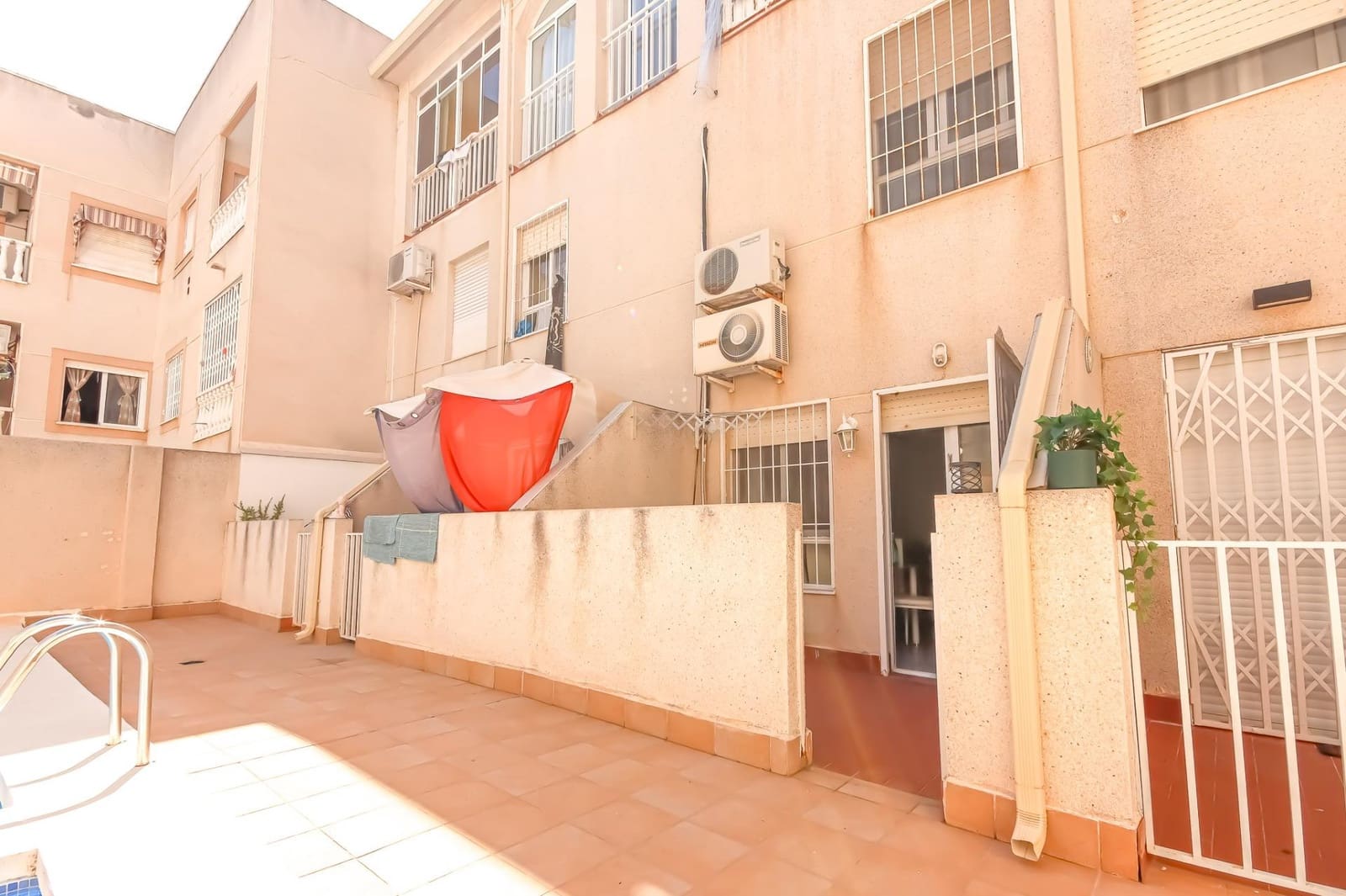 1 soveværelse Lejlighed til salg i Torrevieja med swimmingpool - € 138.500 (Ref: 9930875)