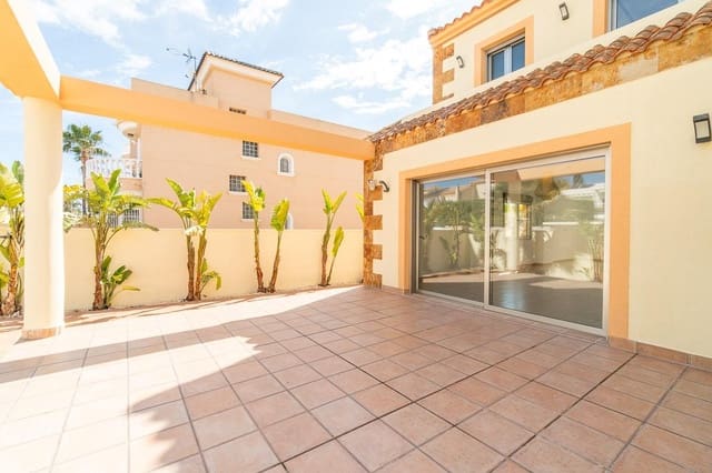 6 chambre Villa/Maison à vendre à Aguas Nuevas, Torrevieja avec piscine garage - 750 000 € (Ref: 9931740)