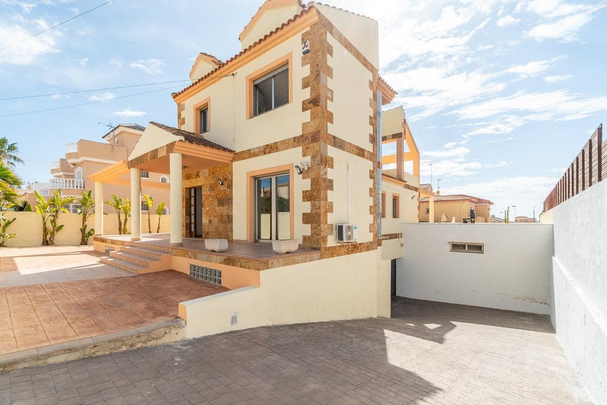 6 chambre Villa/Maison à vendre à Aguas Nuevas avec piscine garage - 750 000 € (Ref: 9931740)