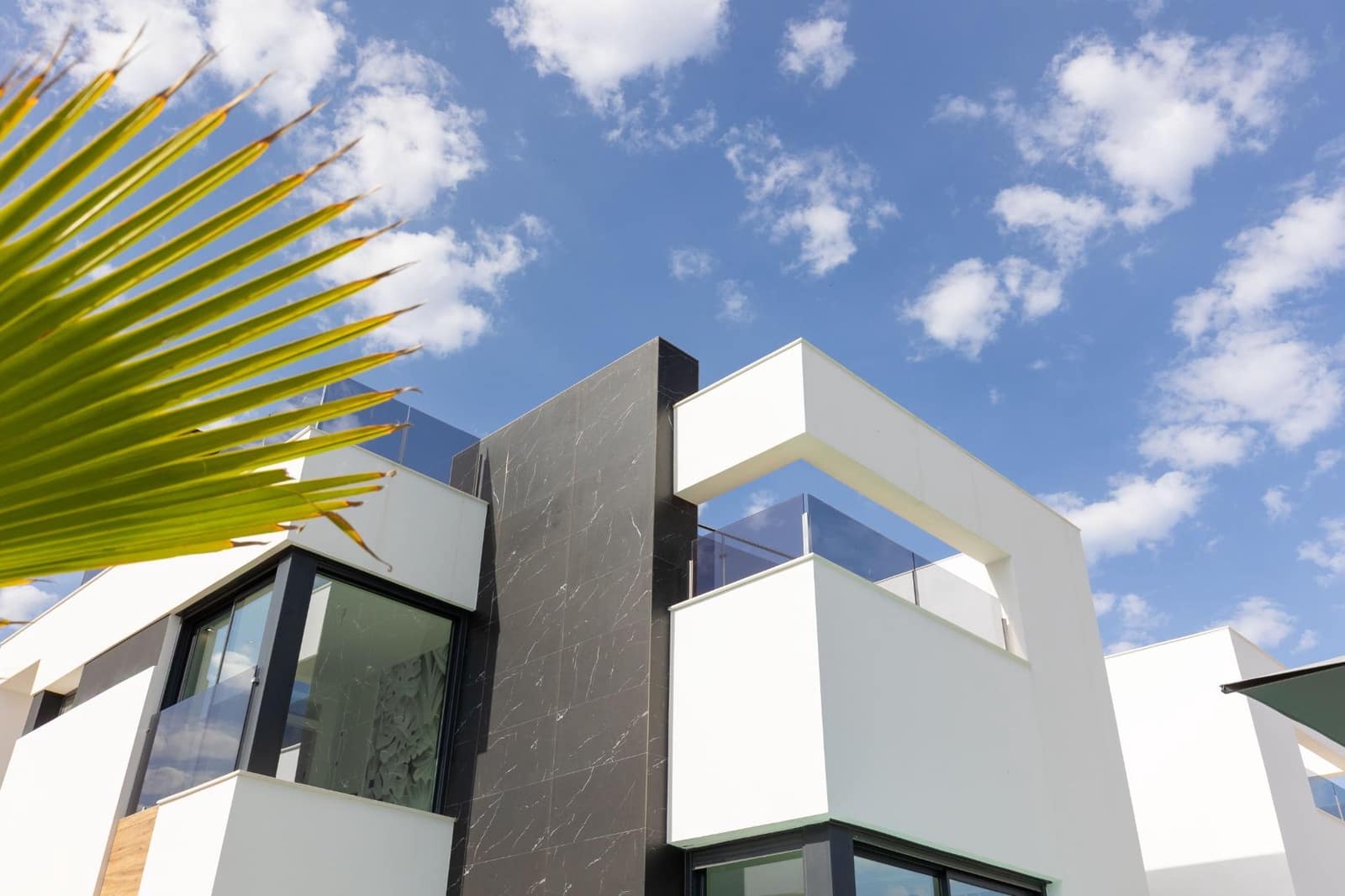 3 soveværelse Villa til salg i Torrevieja med swimmingpool - € 699.900 (Ref: 9985131)