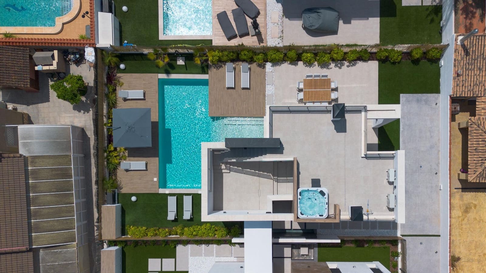 3 soveværelse Villa til salg i Torrevieja med swimmingpool - € 699.900 (Ref: 9985131)