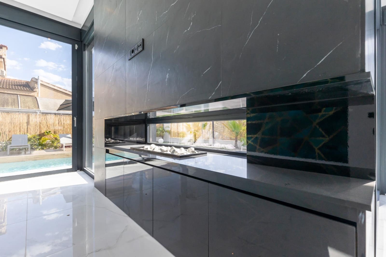 3 soveværelse Villa til salg i Torrevieja med swimmingpool - € 699.900 (Ref: 9985131)