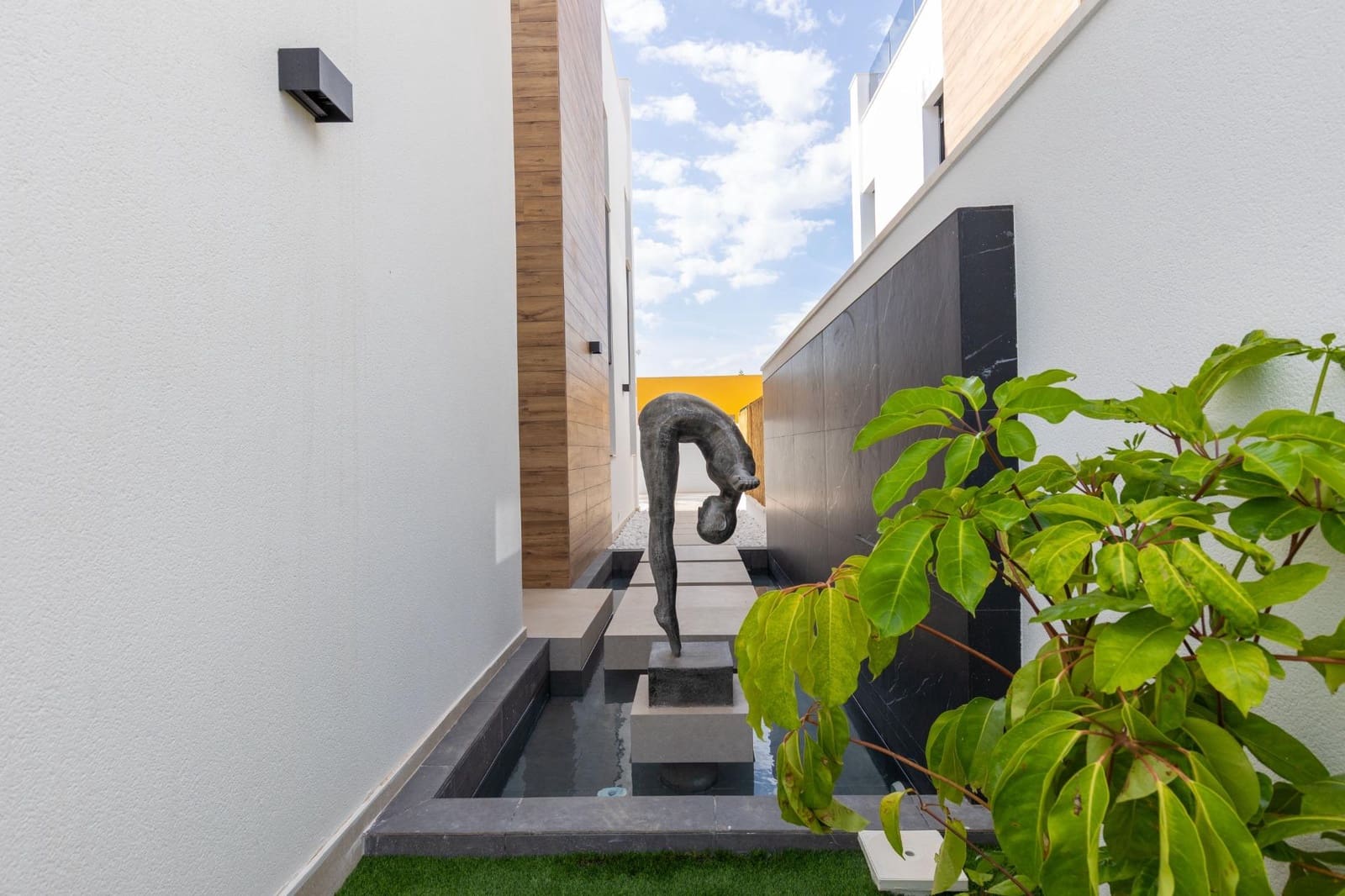 3 soveværelse Villa til salg i Torrevieja med swimmingpool - € 699.900 (Ref: 9985131)