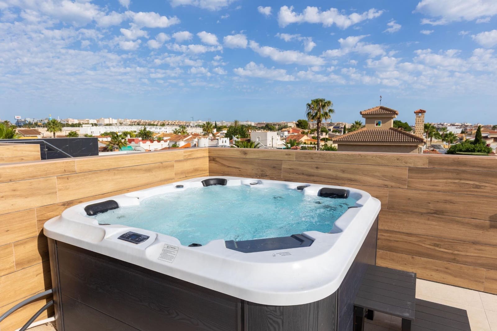 3 soveværelse Villa til salg i Torrevieja med swimmingpool - € 699.900 (Ref: 9985131)