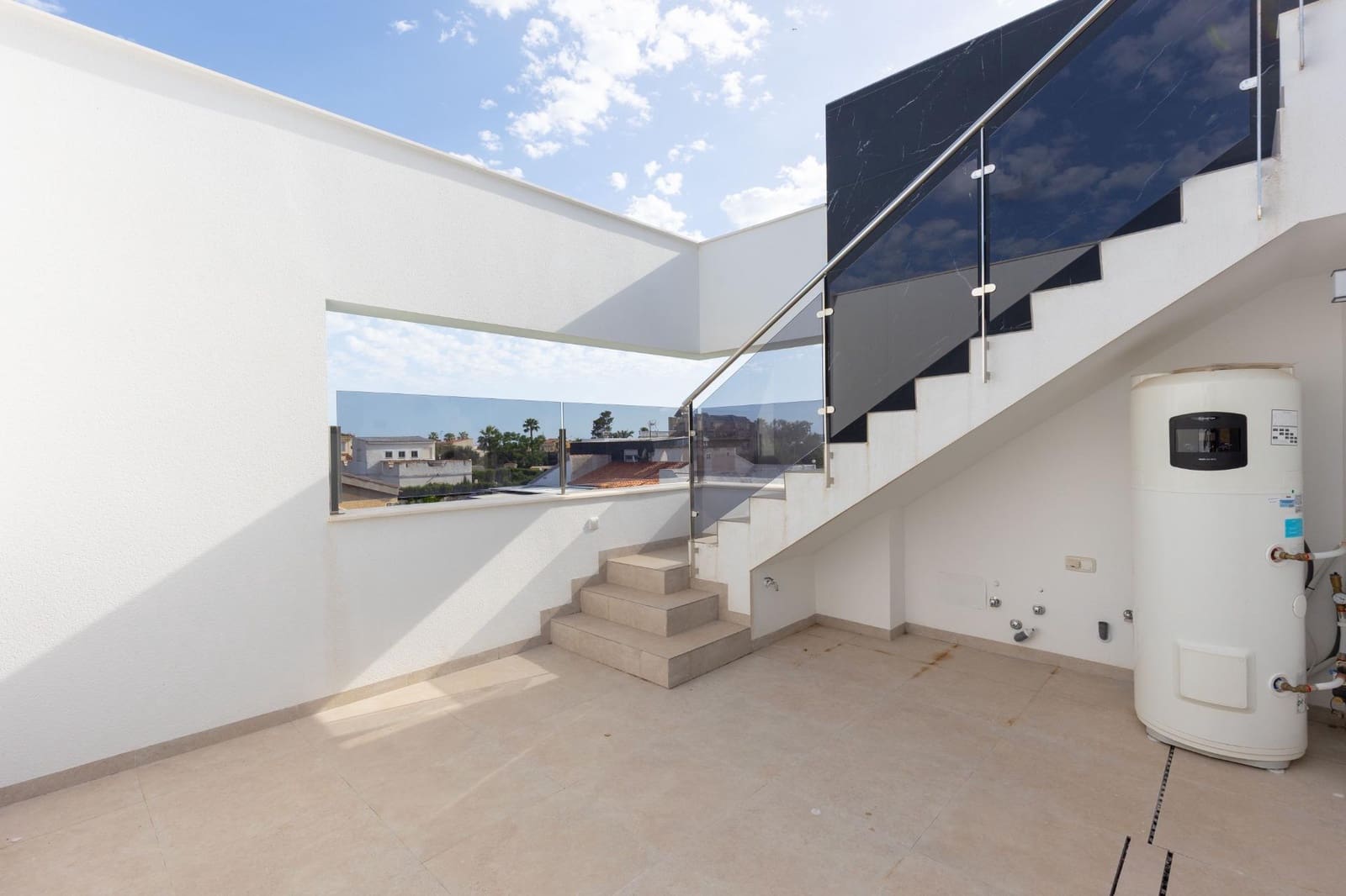 3 soveværelse Villa til salg i Torrevieja med swimmingpool - € 699.900 (Ref: 9985131)