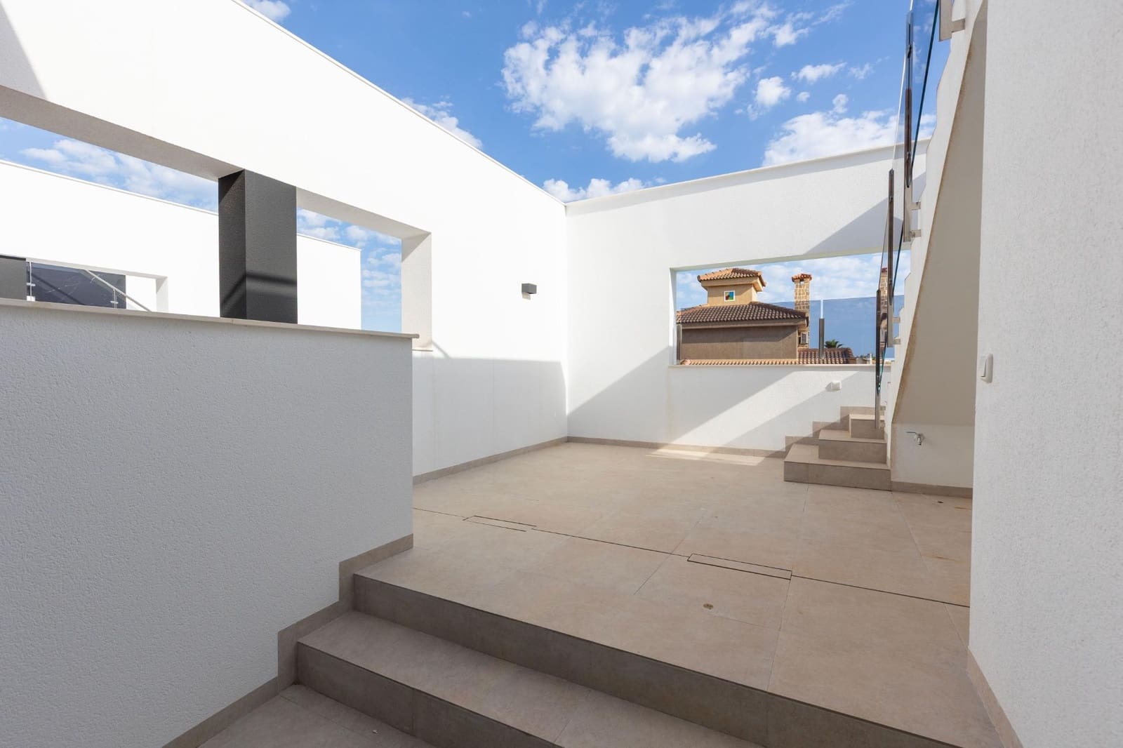3 soveværelse Villa til salg i Torrevieja med swimmingpool - € 699.900 (Ref: 9985131)