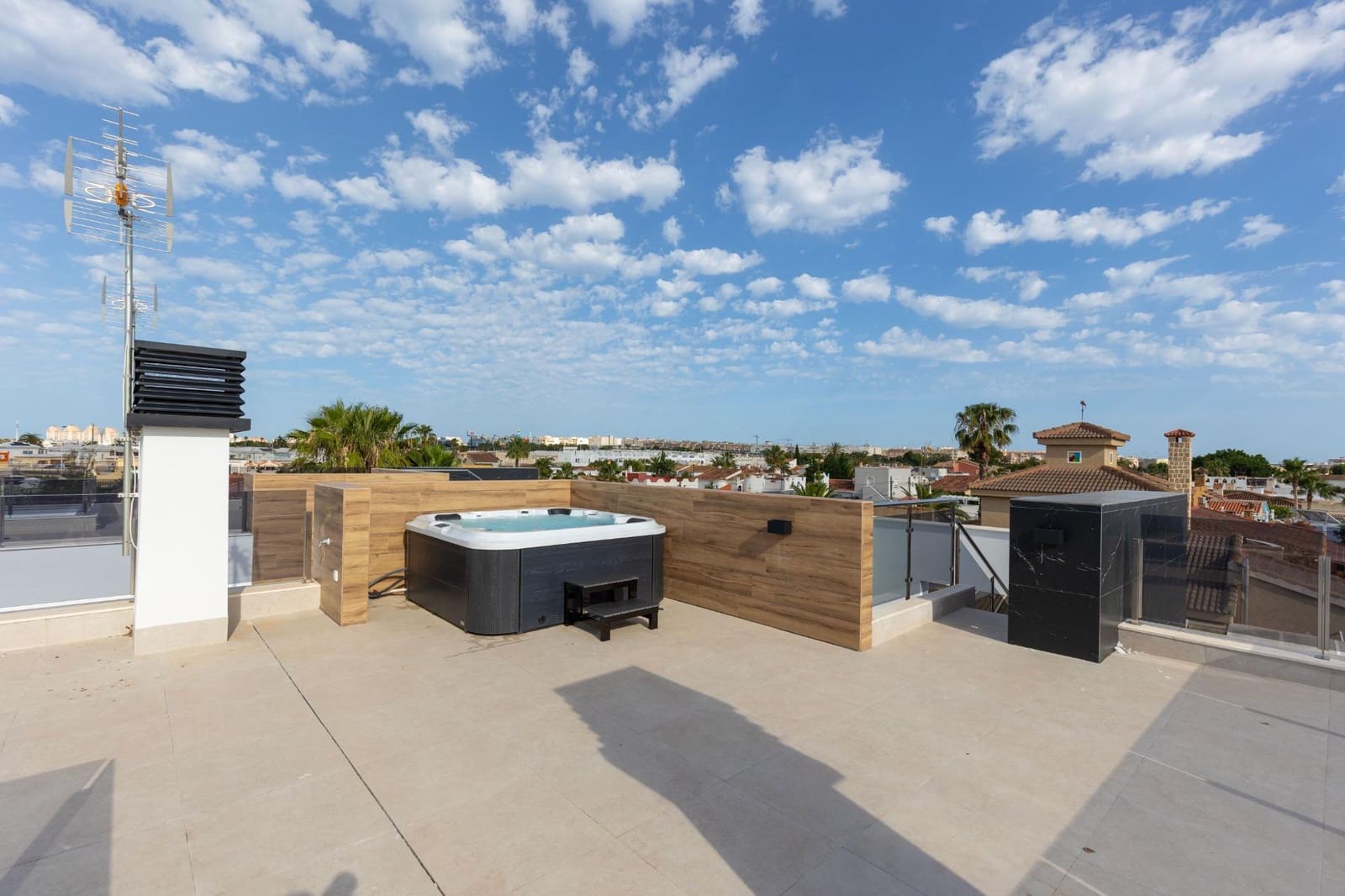 3 soveværelse Villa til salg i Torrevieja med swimmingpool - € 699.900 (Ref: 9985131)