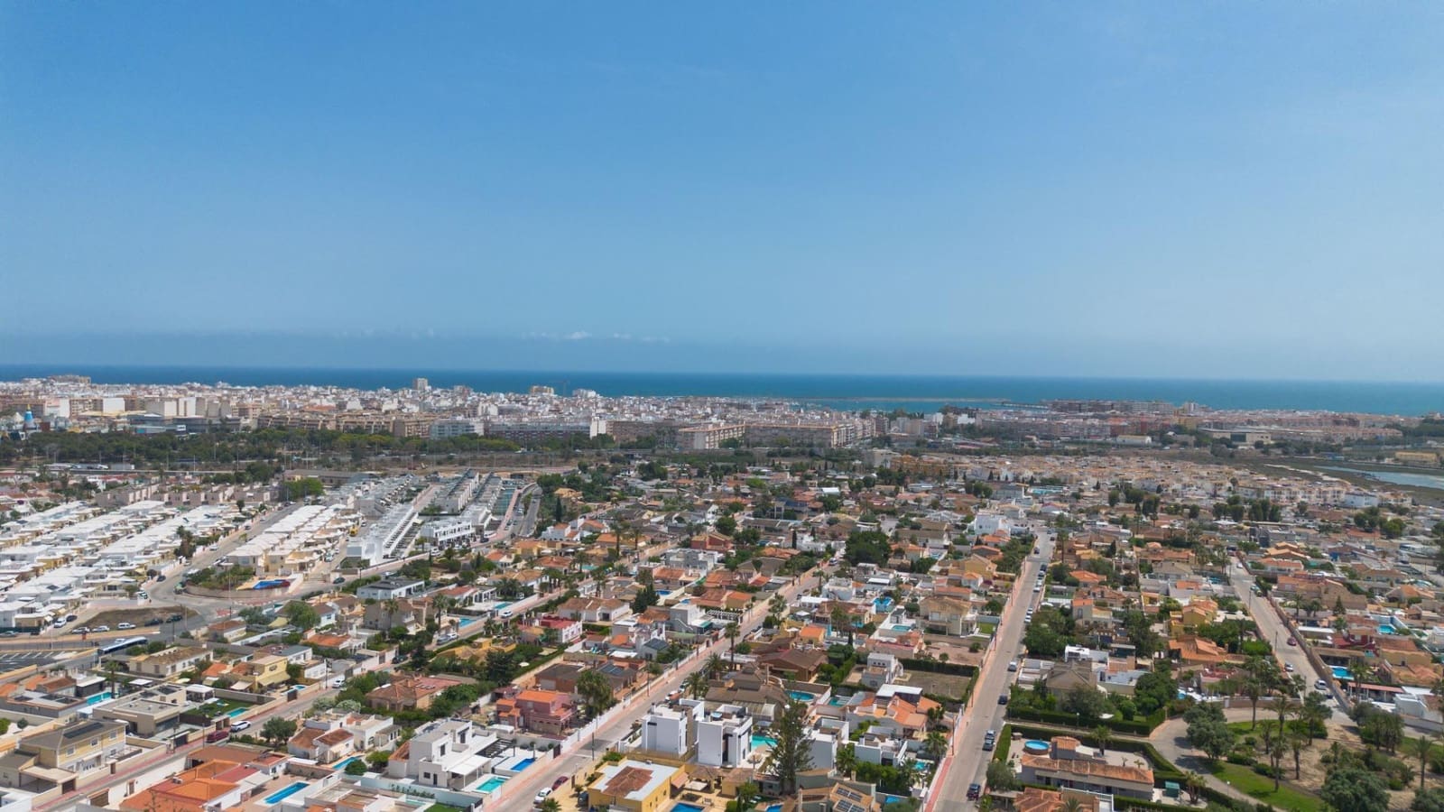3 soveværelse Villa til salg i Torrevieja med swimmingpool - € 699.900 (Ref: 9985131)